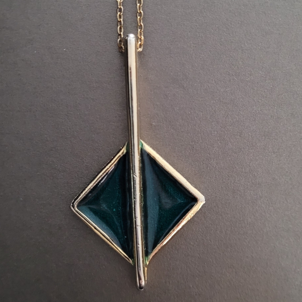 Chic Gold and Green Geometric Necklace